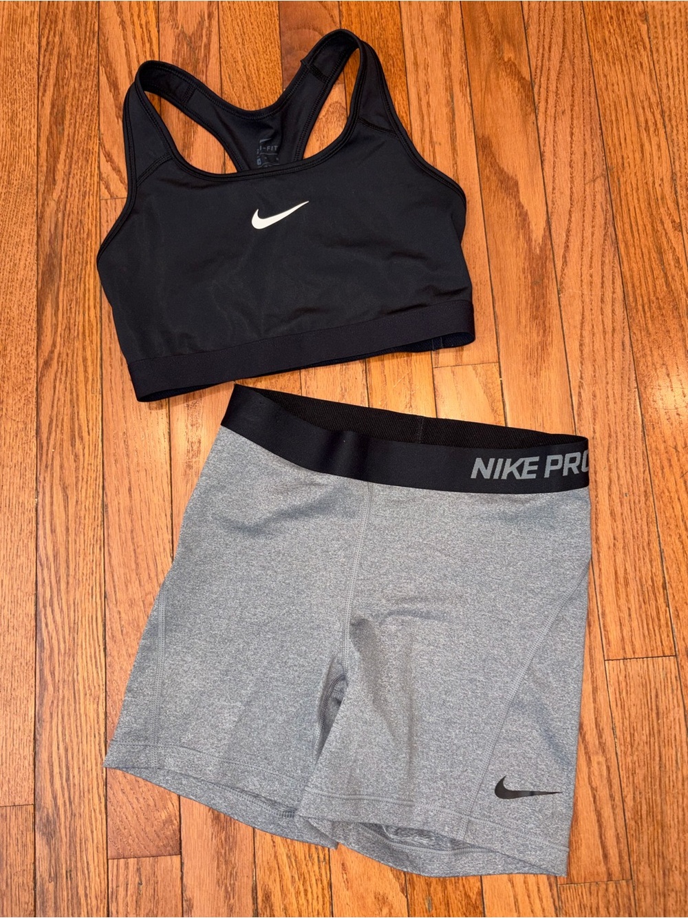 Nike Black Sports Bra & Gray Nike Pro Athletic Shorts Medium